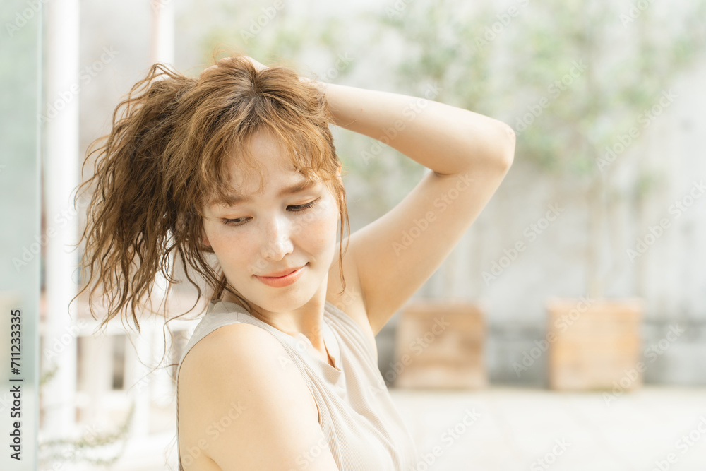 美容・日焼け止め・日光浴・ヘルスケアのイメージの横顔の女性
美容・日焼け止め・日光浴・ヘルスケアのイメージの横顔の女性