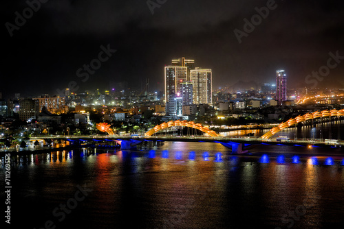 ドラゴンブリッジ（ロン橋）と街の夜景　ベトナム　ダナン　Dragon bridge Vietnam Danang © hiro