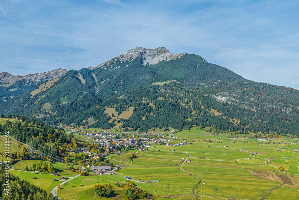 Herbst im Tiroler Ausserfern rund um Biberwier, Blick zum Daniel-Massiv nahe Lermoos