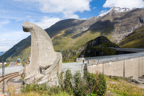 Denkmal an die Opfer der Errichtung der Kraftwerke am Moserboden photo