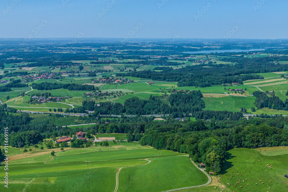 Ausblick vom Samerberg in Oberbayern ins Inntal und zum Simssee Ausblick vom Samerberg in Oberbayern ins Inntal und zum Simssee