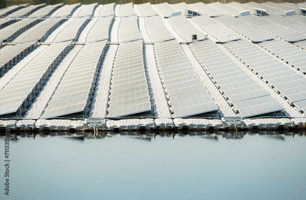 Fototapeta premium Floating solar panels in Thailand, Provide clean natural energy from sunshine.