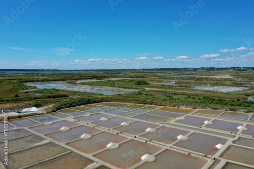 Marais salant à Guérande par beau temps