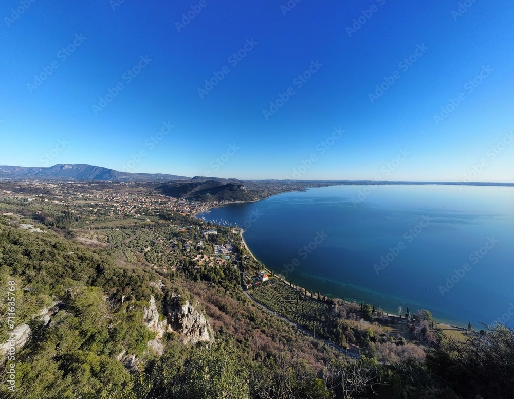 Vista panoramica sul Lago di Garda (Italia)
Foto dal drone