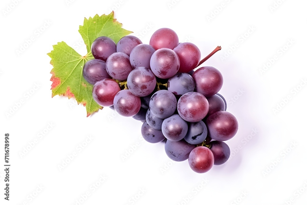 Fototapeta premium Red grape bunch and leaf isolated on white background