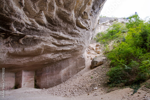 Entrance of the Fertorakos quarry photo