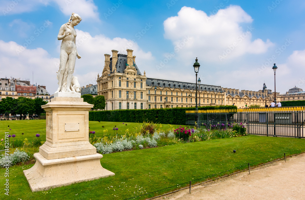 Obraz premium Statue of Nymph in Tuileries garden and Louvre palace, Paris, France