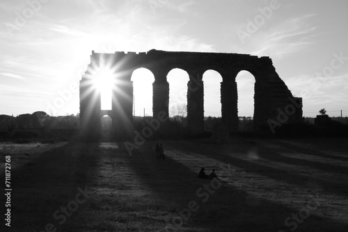 Photographie roman aqueduct at sunset