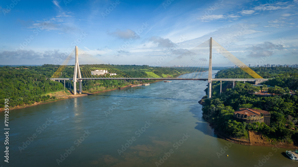 Obraz premium Integration Bridge at the Triple Frontier. Brazil, Argentina and Paraguay.