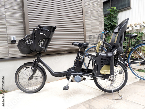  チャイルドシートがついた電動アシスト自転車

※審査中にタイトルの変更はできません。審査終了後に編集ください。
