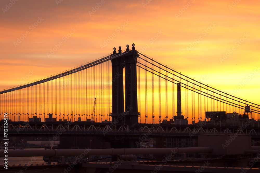 Obraz premium Manhattan Bridge in New York City at sunrise.