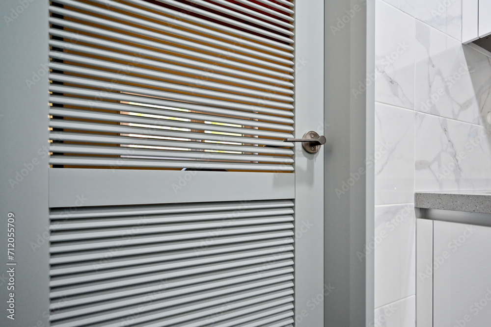 For spaces with a lot of humidity, use a well-ventilated door For spaces with a lot of humidity, use a well-ventilated door