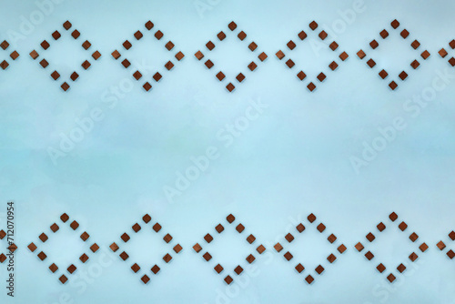 ウッドキューブのダイヤのフレームが上下に連続した水色のフレーム photo