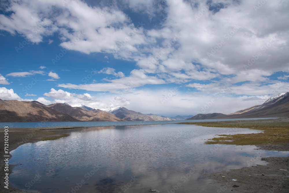 Fototapeta premium Pangong Tso or Pangong Lake is an endorheic lake spanning eastern Ladakh and West Tibet 