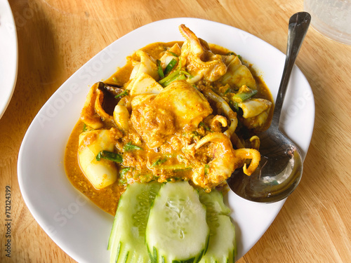 Stir-fried squid with curry powder