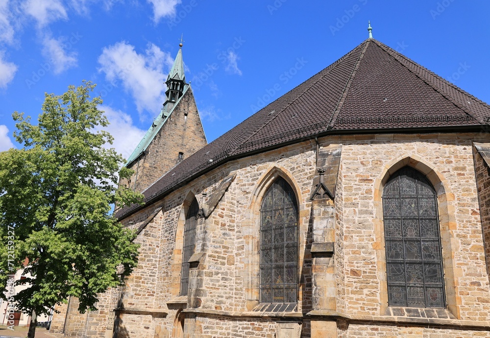 Fototapeta premium Blick auf die St. Martini Kirche in der Altstadt von Stadthagen in Niedersachsen 