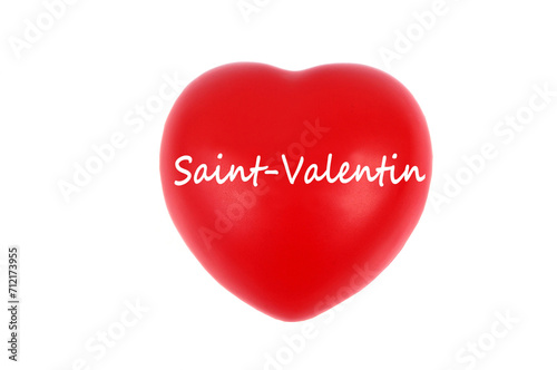 Concept de Saint-Valentin avec cœur et  un texte écrit dessus en gros plan sur fond blanc