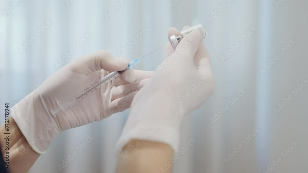 preparing botox injection. A dermatologist is drawing a Miotox into a syringe. Elimination of mimic wrinkles with botox. Beauty injections against old age. Elimination of wrinkles preparing botox injection. A dermatologist is drawing a Miotox into a syringe. Elimination of mimic wrinkles with botox. Beauty injections against old age. Elimination of wrinkles