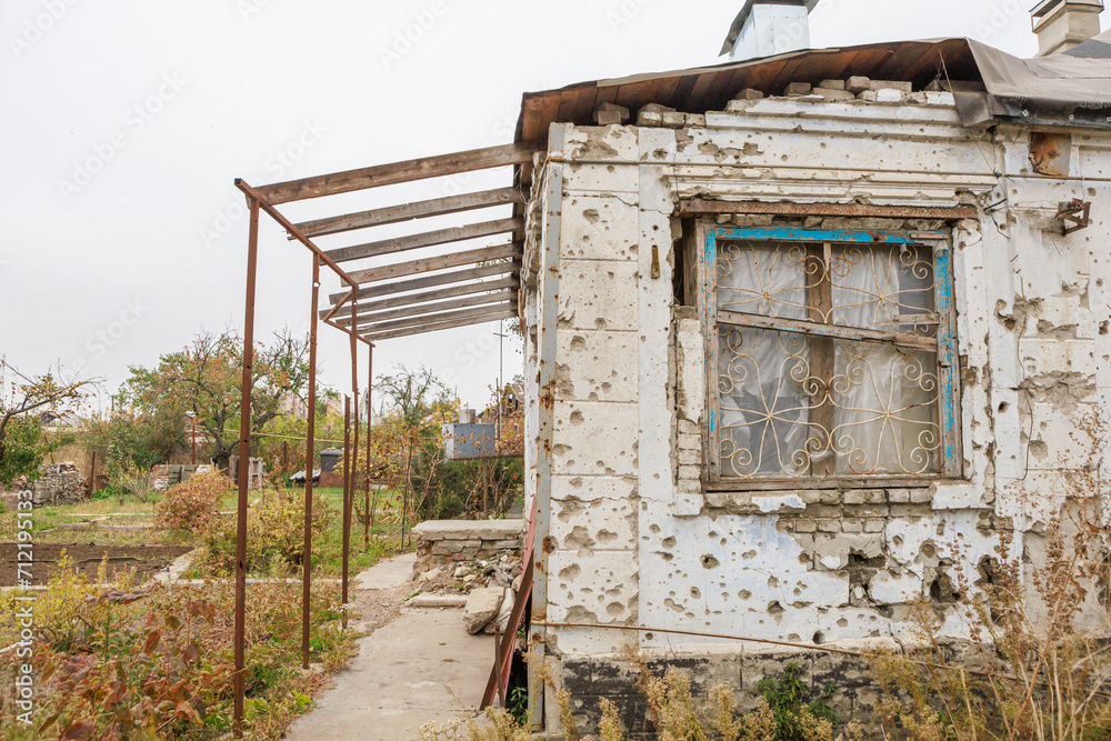 Obraz premium Residential building destroyed by military actions in Ukraine.