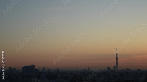 池袋の夜明け