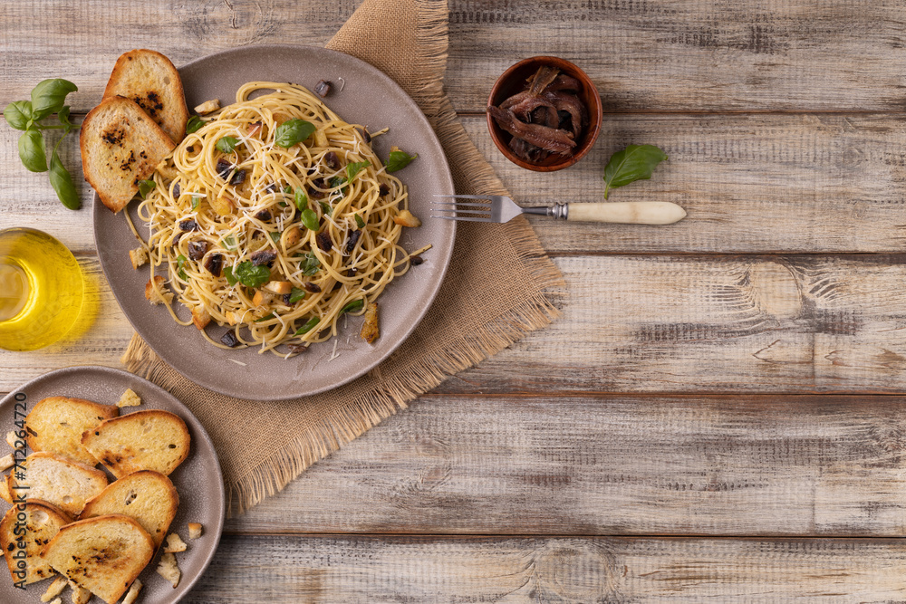 Classic spaghetti with anchovies served with croutons. Classic spaghetti with anchovies served with croutons.