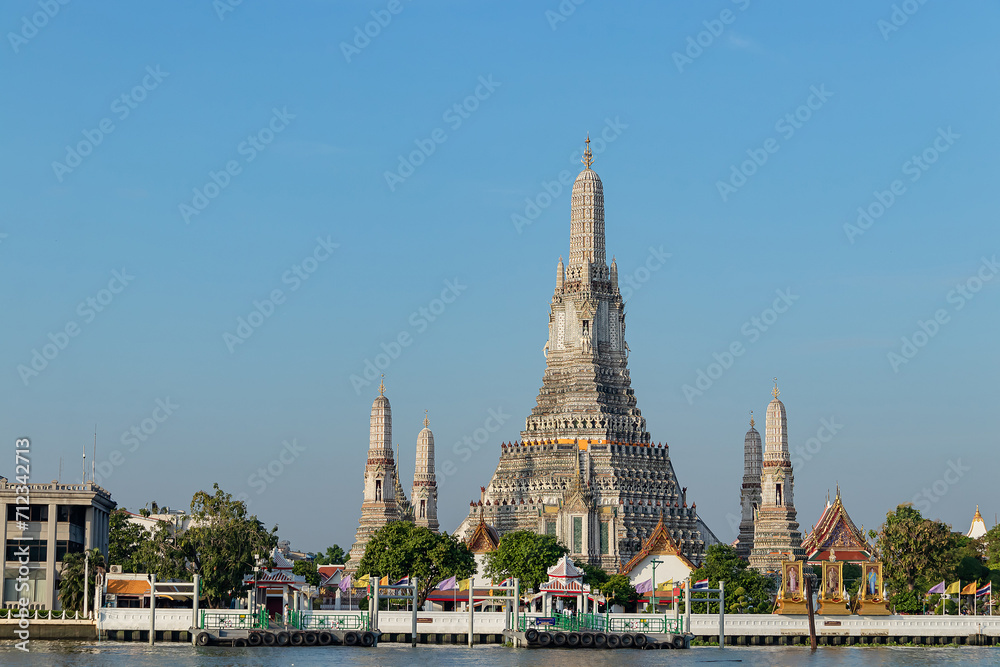 Naklejka premium Wat Arun Ratchawararam is a Buddhist temple in Bangkok Yai district of Bangkok, Thailand.