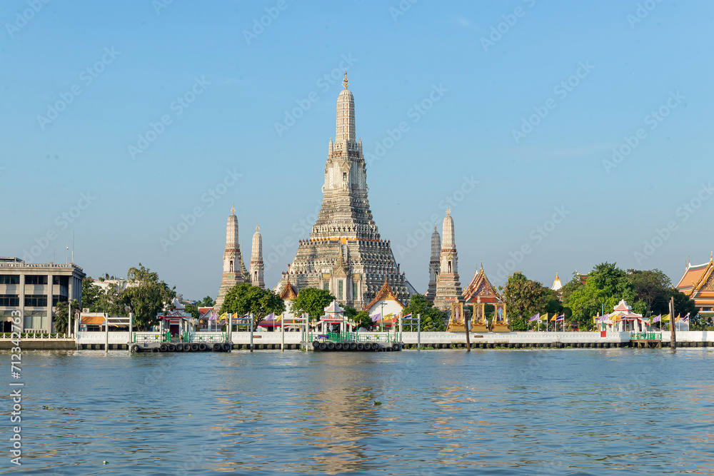 Fototapeta premium Wat Arun Ratchawararam is a Buddhist temple famous in Bangkok Yai district of Bangkok, Thailand.
