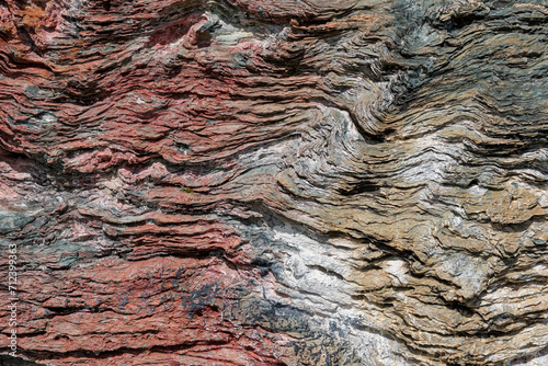 Fondo de piedra marina con colores rojos y amarillos. Roca de Ushuaia, Patagonia Argentina