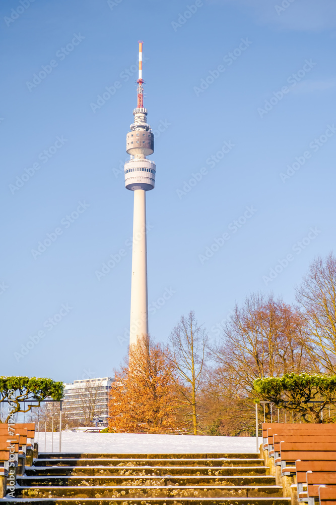 Obraz premium tv tower in autumn park in winter