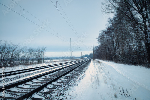 Bahn - Gleis - Schiene - Winter - Rails - Snow - Rail Track - Cold - Background - Railroad - Concept - Railway - Horizon - Nature - Sky 