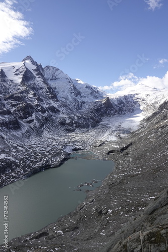 Blick zum Großglockner mit der Pasterze im Herbst bei Neuschnee und Sonnenschein	
