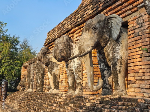 Wat Chang Lom at Sukhothai historic park, Thailand © Elenarts