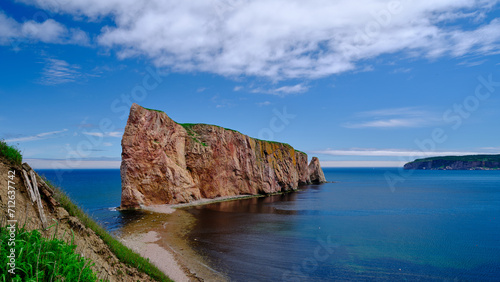 Tela The beautiful colors, natural arch and shape of famous Perce Rock on the Gaspe P