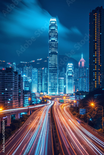 Stadt und Autobahn bei Nacht © Fatih