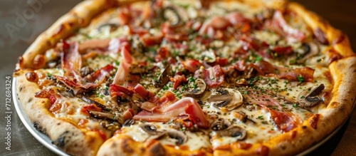 Mozzarella, bacon and mushrooms on pizza.