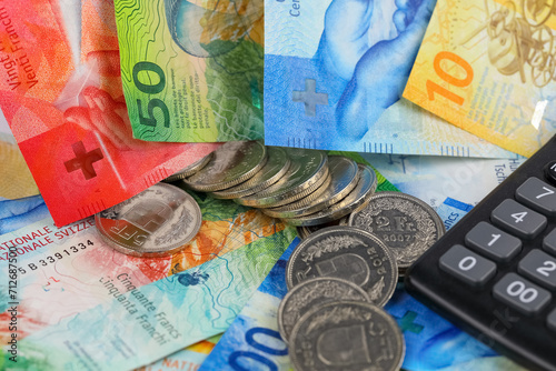 CHF money and partial view of the calculator