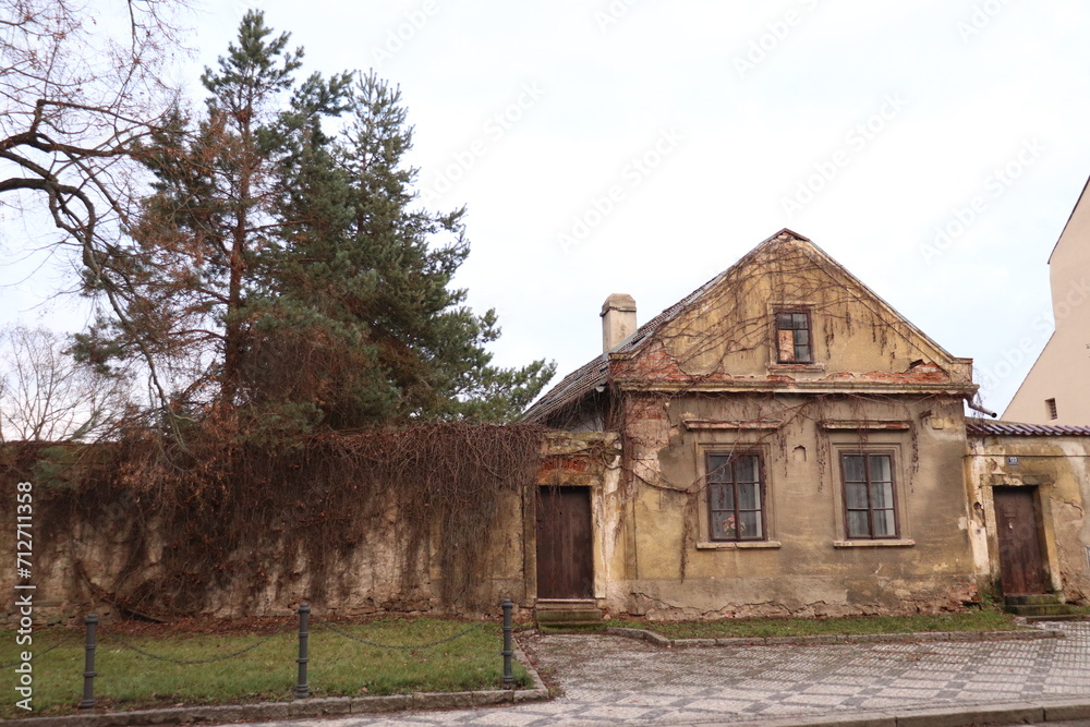an old house an old house