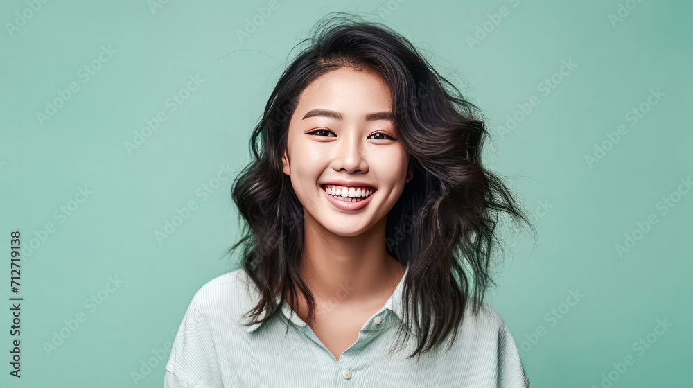Obraz premium a girl of Asian appearance brightens a green background.