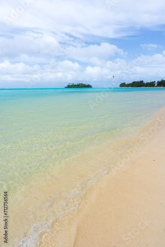 Fototapeta Naklejka Na Ścianę i Meble -  Muri beach, the most famous beach on the tropical island of Rarotonga
