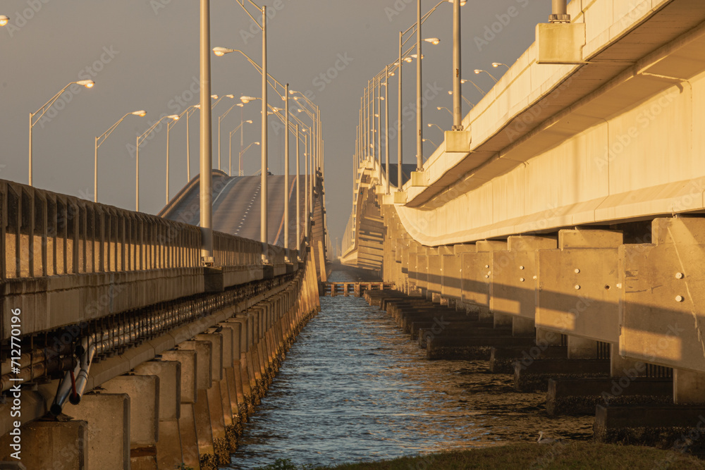 Fototapeta premium East vs West