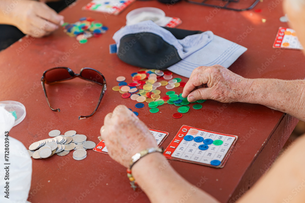 Obraz premium unrecognizable senior citizen playing bingo