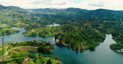 Clip showing the separated greensands on the Guatapé lake's surface.
