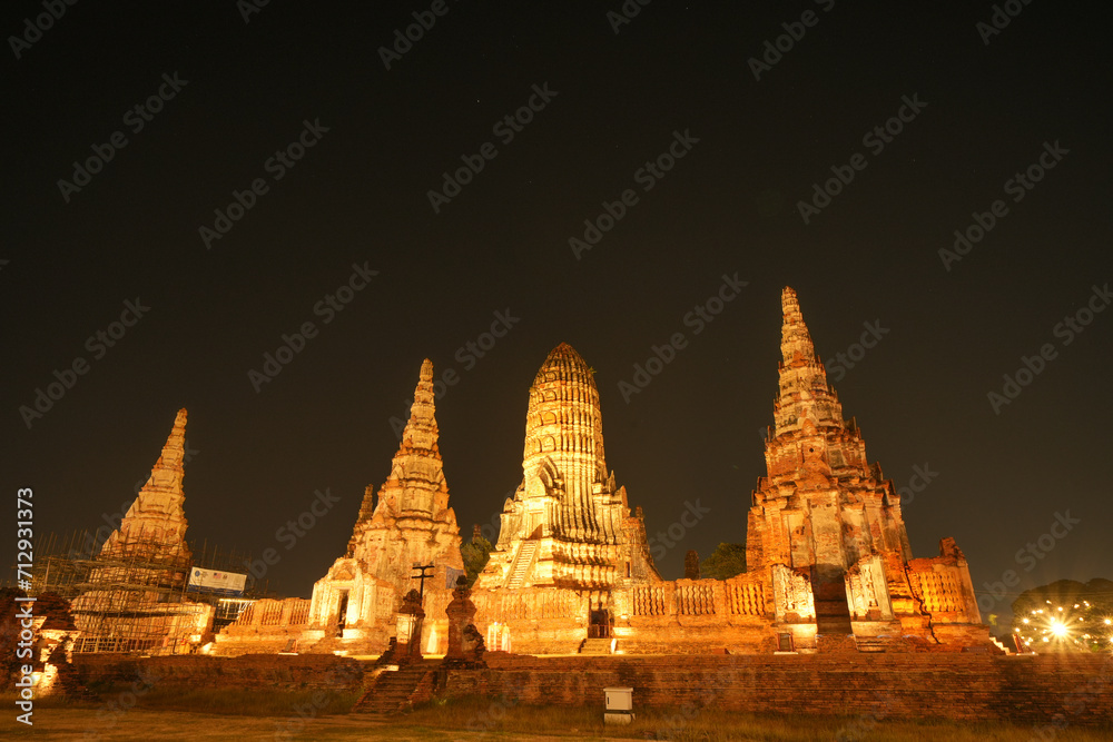 Fototapeta premium Wat Chaiwatthanaram Ayutthaya Province, Thailand, built in the reign of King Prasat Thong in 1630, taken on 14 January 2024.