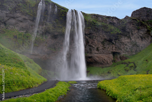 Fototapeta Naklejka Na Ścianę i Meble -  Espectacular catarata Seljalandsfoss en Islandia