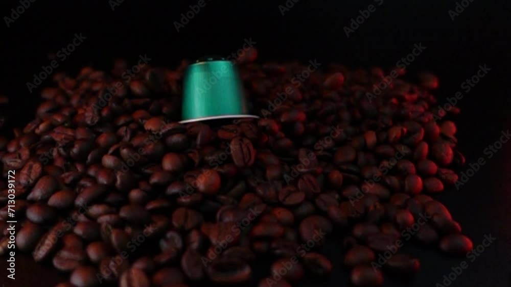 Vidéo Stock Coffee On Black Background Slow Motion Video Falling 
