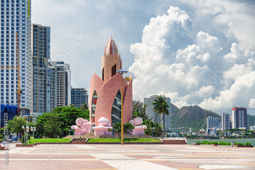 Fényképezés Tram Huong Tower and April 2 Square, Nha Trang, Vietnam