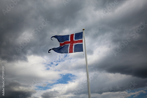Islandflagge im Sturm