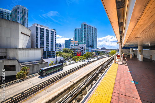 Obraz na płótnie Miami downtown skyline and futuristic mover train track view, Florida w salonie