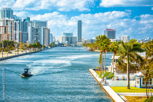 Obraz na plátně Town of Hollywood waterway panoramic view, Florida