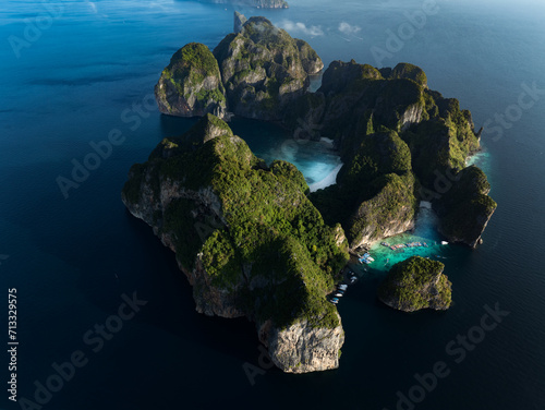 Obraz na płótnie View from above, aerial view of Ko Phi Phi Lee, a ring of steep limestone hills surrounding Maya Bay. Andaman Sea, Phi Phi Islands, Krabi, Thailand. w salonie